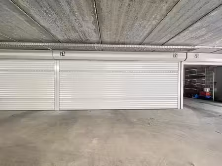 double garage sécurisé et proche de toutes commodités! libre