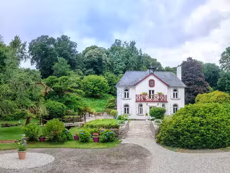 a vendre belle propriété avec étang et rivière et dépendances  finistère