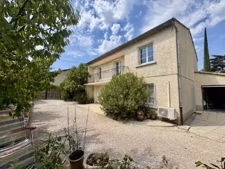 villa au coeur de vaison  comprenant 2 habitations et 2 garag