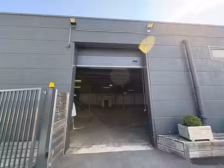 bel entrepôt de 870m² à enghien - 2000€ htva + 100€ htva cha