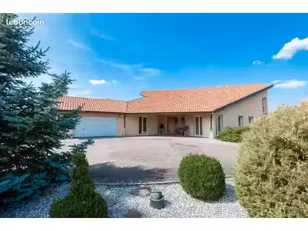 villa 8 pièces 299 m²