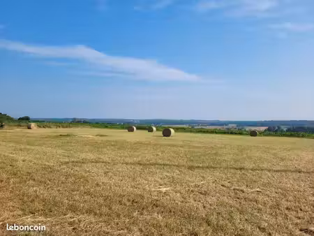 terrain 825 m²