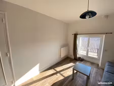 ◊a louer - studio 17m2 - plein centre-ville de neuville de poitou◊