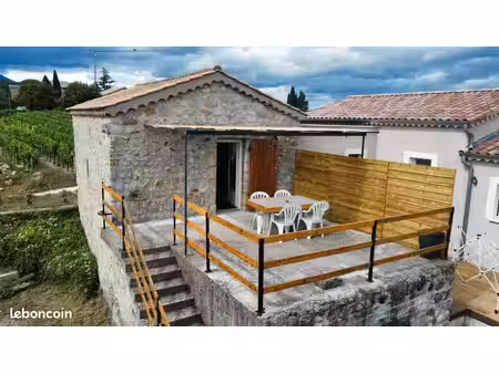 location studio maison en pierre