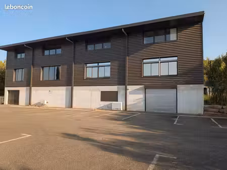 depot a louer carnoules