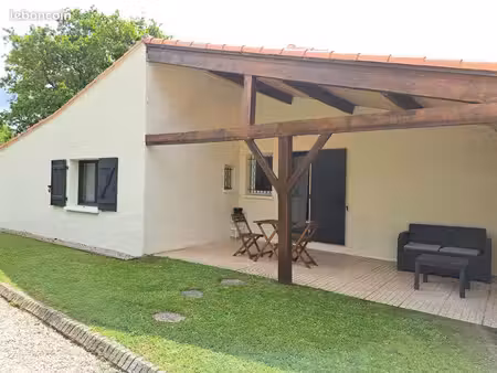 t2 plein pied meublé terrasse carport