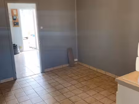 appartement de plain pied de 48m2 - terrain - garage - dépendance