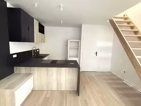 à louer – t2 meublé 40 m² entièrement rénové + terrasse – pons centre 650 / mois hors char