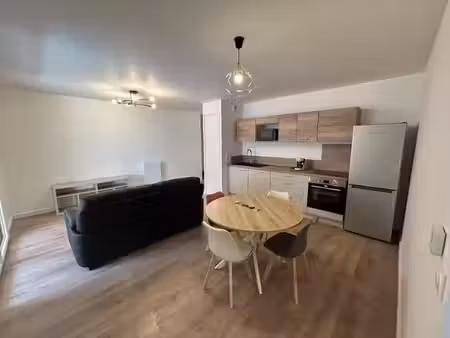 location meublée appartement 3 pièces 56 m² à courseulles-sur-mer (14470)  950 €