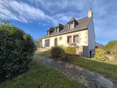 belle maison traditionnelle sur sous-sol penvenan