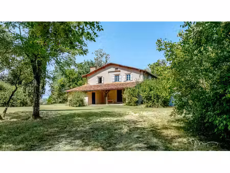 charmante maison de campagne et ses dépendances