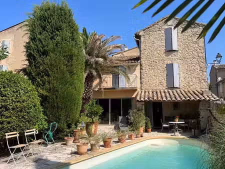 maison de village de caractère à vendre à cabrières d'avignon avec un jardin  une piscine 