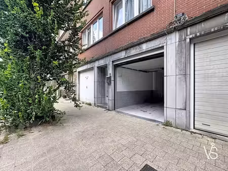 entrepot avec bureaux a vendre!!!