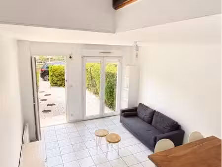 t2 duplex meublé avec jardinet et parking – ouistreham