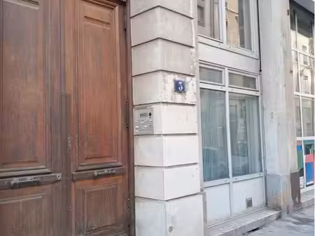 local avec vitrine - idéal bureau et profession libérale