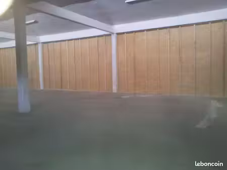 local de stockage 300m2