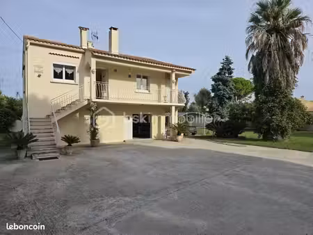 maison 4 pièces 653 m²