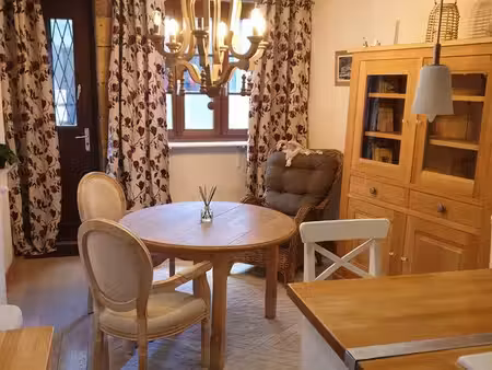 maison de village meublée en pierres dorées