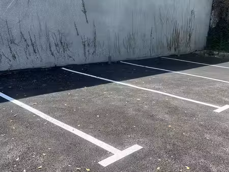 parking fermé à vendre - hypercentre de belley - investissement locatif