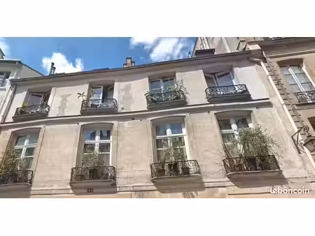 marais - hôtel particulier classé - duplex de charme au dernier étage