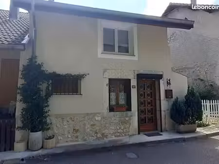 maison en pierre avec terrasse  grange et pièce de vie de 44 m² - le charme d’un cadre de 