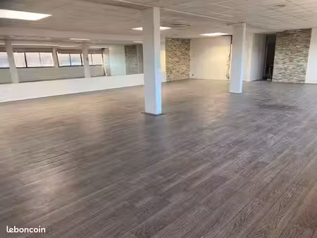 local commercial / professionnel 150 m² loué – rentabilité 9 4 % – cannes les tourades