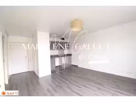 à deux minutes du centre ville et ses commodités