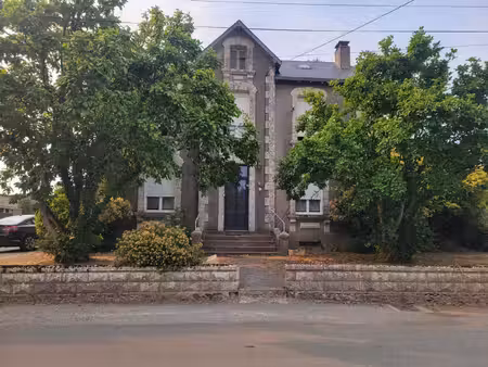maison de charme harmonisee par un chalet au fond du jardin