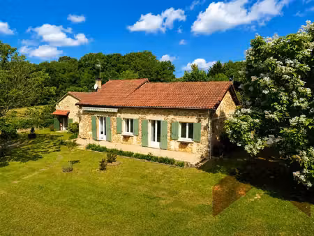 maison de charme en pierre avec 1 4 hectares – douville (24140)