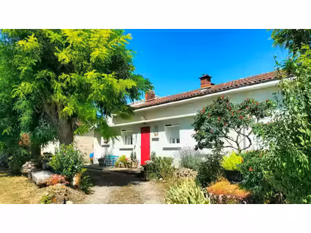 propriete avec ses deux habitations  ses terres et ses dependances.