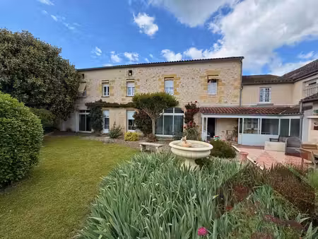 maison familiale 15 pièces à lalinde  361 m² et 1390 m² terrain