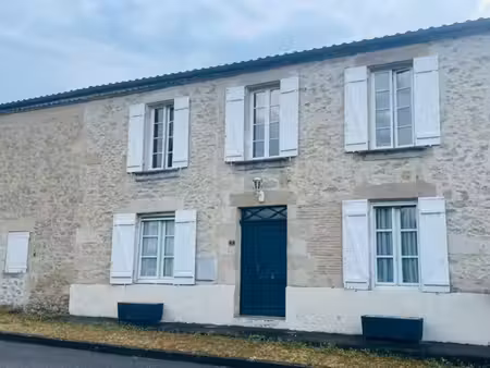 maison en pierre dans un village de caractère  4 chambres  garage  dépendances