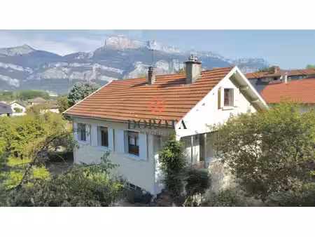 maison au fort potentiel avec jardin et dépendances