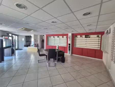 fonds de commerce 85 m²