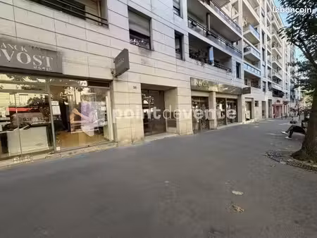 commerce cadeaux/fleurs 100 m²