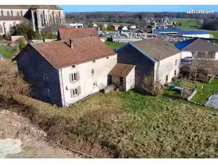 maison avec terrain et dépendance – beau potentiel