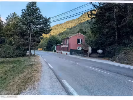 commerce + habitation 230m² castellane 04120