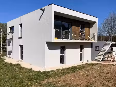 villa neuve de 150m2 avec piscine