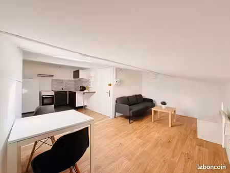 superbe t2 mansardé meublé – 40 m² – castelnaudary centre
