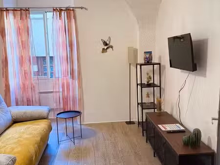 appartement t2 60m² rénové -5 ans & meublé + cave - centre-ville limoux