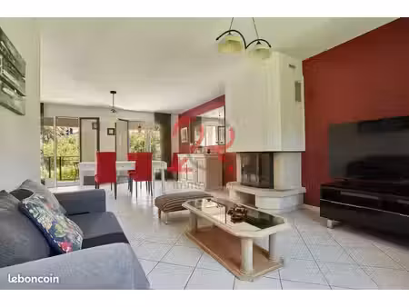 maison 8 pièces 197 m²