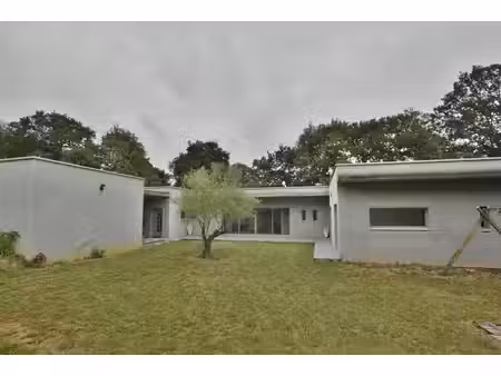 villa moderne aux prestations haut-de-gamme dans les côteaux