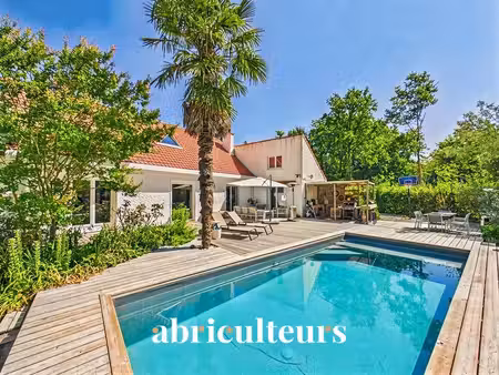 belle maison idéale pour la famille avec grand jardin  terrasse et piscine en vente à...