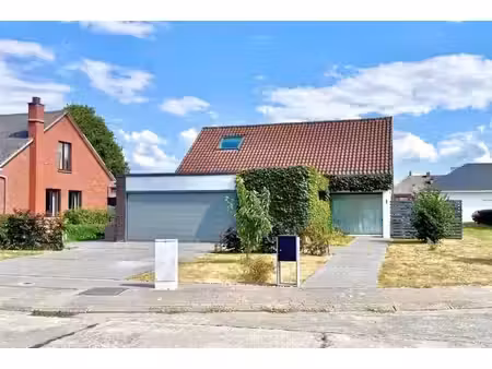 maison joliment rénovée dans un quartier calme