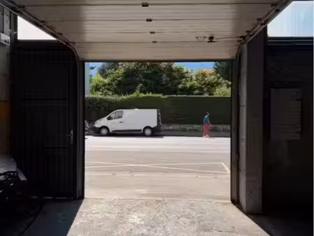 place de parking intérieur