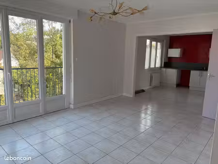 t4 103m² montville - terrasse  vue rivière  parking