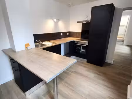 t2 rénové de 43 m² en rdc