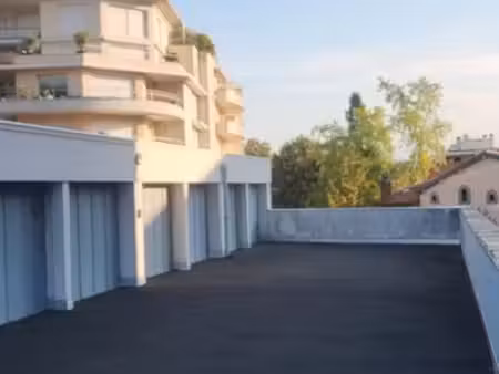 garage fermé sécurisé