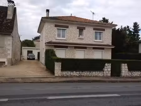 grande maison de bourg à louer