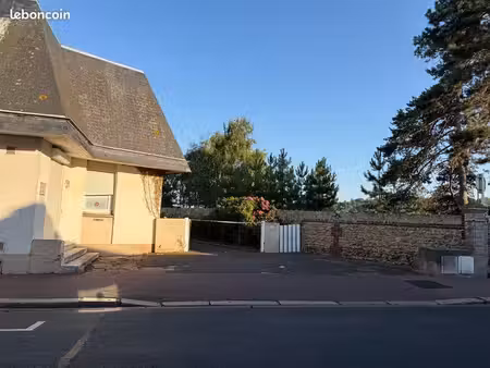 deauville – propriété face à l’hippodrome – fort potentiel immobilier / hôtelier
